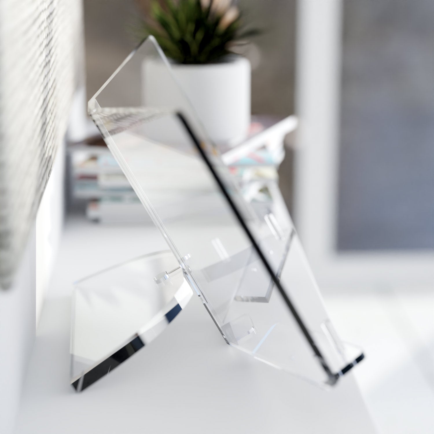 Plexiglas Display - Open Book - LUT1