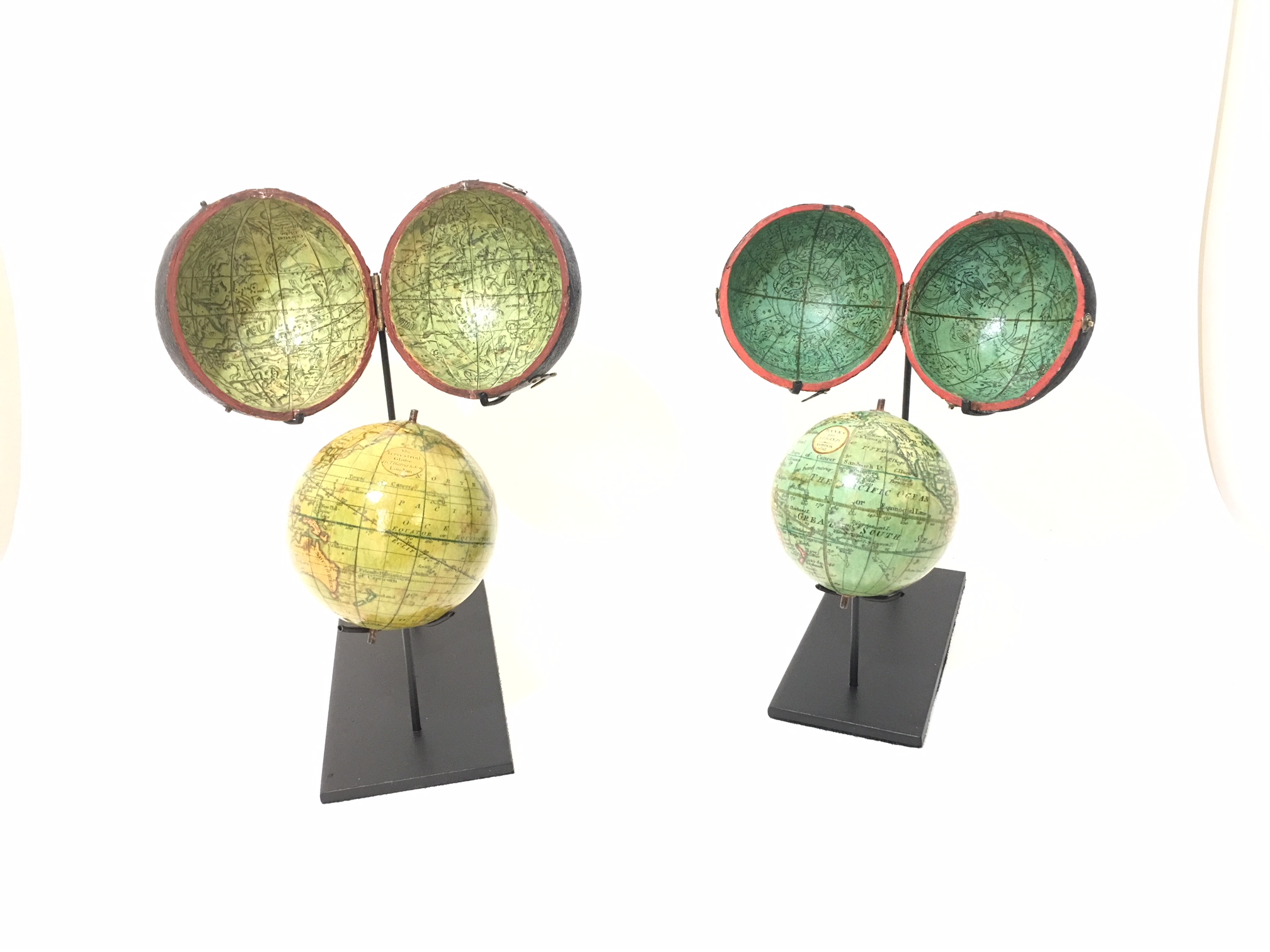 socle en acier noir pour globes de poche 