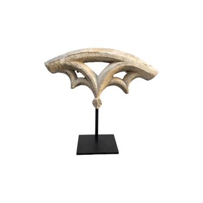 element d'architecture sur un socle sur mesure en acier noir 
