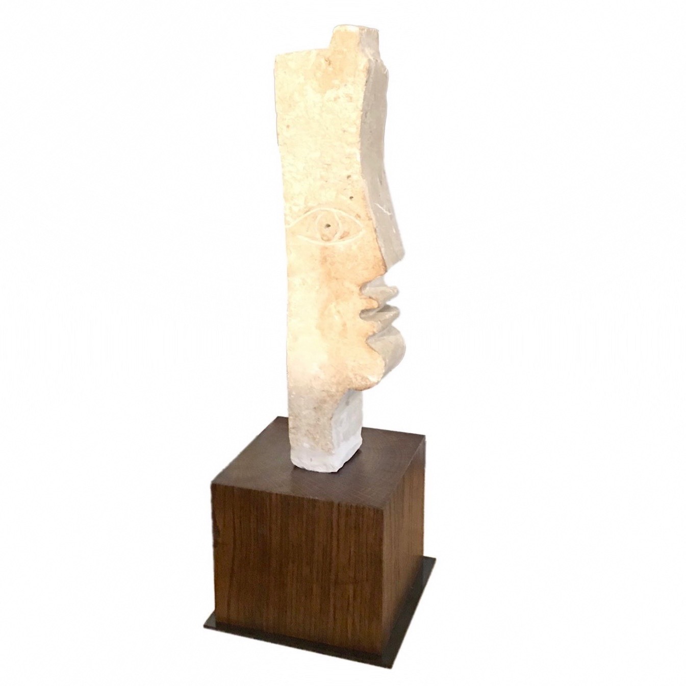 tête sculptée de Georges braque encastré dans en socle en bois sur-mesure 