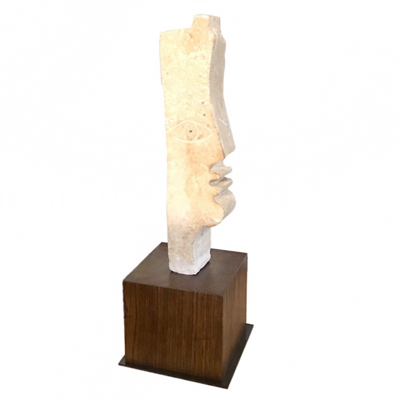 tte sculpte de Georges braque encastr dans en socle en bois sur-mesure 