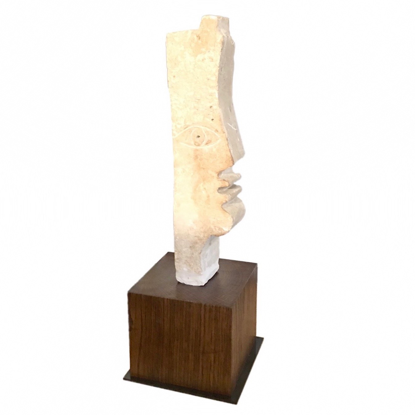 tte sculpte de Georges braque encastr dans en socle en bois sur-mesure 