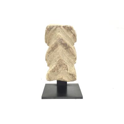 element d'architecture sur un socle sur mesure en acier 